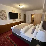 فندق مبيت وإفطار Garni Ratstube 3*