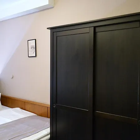 فندق مبيت وإفطار Garni Ratstube 3*