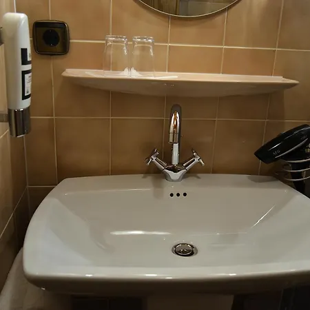 فندق مبيت وإفطار Garni Ratstube 3*