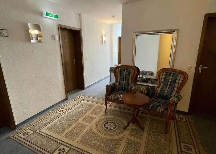 Oda ve Kahvaltı Garni Ratstube Bad Urach